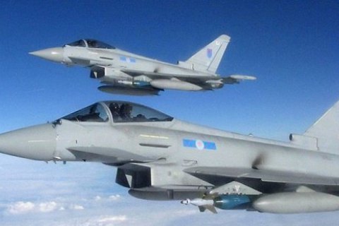 Британские ВВС перехватили три самолета РФ над Балтикой