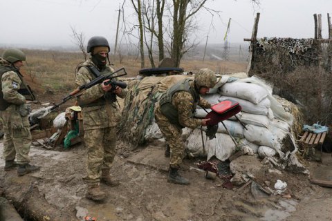 Боевики 23 раза обстреляли позиции военных на Донбассе 