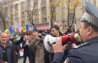Проросійська партія влаштувала мітинг у Кишиневі: учасники закидали поліцейських яйцями, намагалися влаштувати сутички