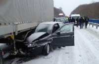 В ДТП подо Львовом столкнулись грузовик и три легковушки