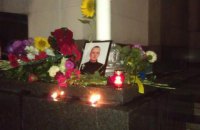На место гибели нацгвардейца под Радой киевляне принесли цветы