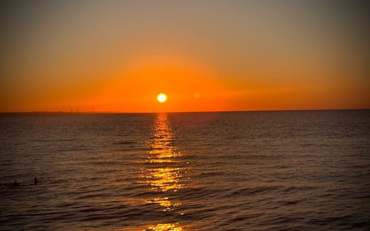 Вода на понад 20% пляжів в Україні не відповідає санітарним нормам. МОЗ оновив список, де можна купатися і де не бажано 