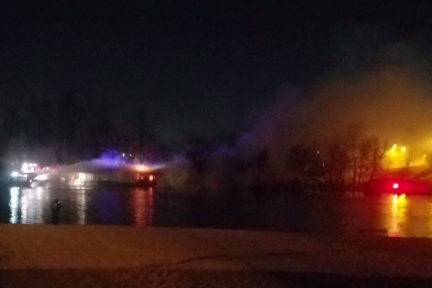 В Киеве загорелся ресторан на воде, - ГСЧС 