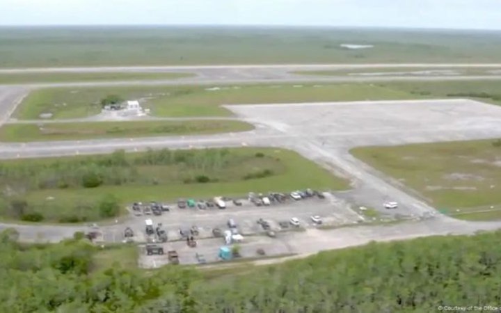 “Алігаторовий Алькатрас”: у Флориді будують наметовий центр для іммігрантів