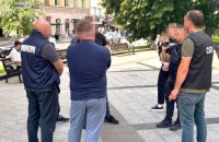 Судитимуть ексвикладача університету Львова у справі про організацію незаконного виїзду 