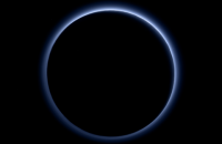 NASA установила, что небо на Плутоне синее