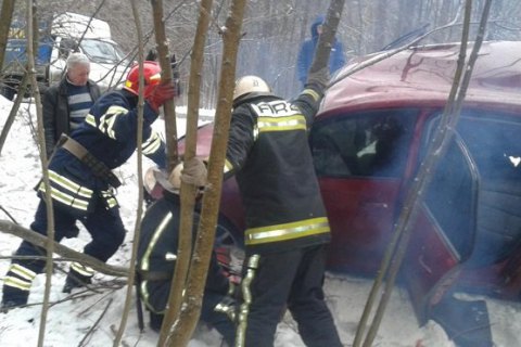 В Хмельницкой области столкнулись фура и легковой автомобиль, двое погибших