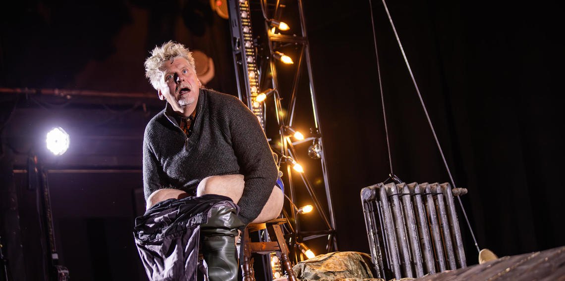 Вистава «Три швидкі та модні в цьому сезоні перукарки»