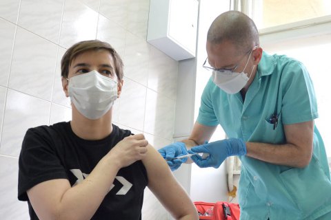 Сербія почала вакцинацію від коронавірусу