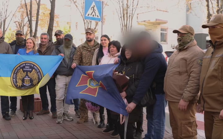 Спецпризначенці підрозділу ВМС “Янголи” повернули додому ветерана ЗСУ та бійця НГУ