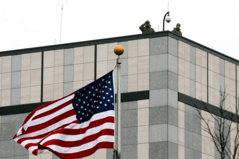 Посольство США закликало американців розглянути можливість виїзду з України