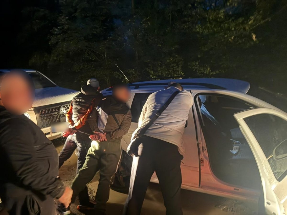 Затримані чоловіки