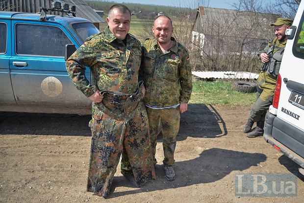 Дмитрий Хохлов с одним из командиров 44-ки, позывным &lt;&lt;Брама&gt;&gt;