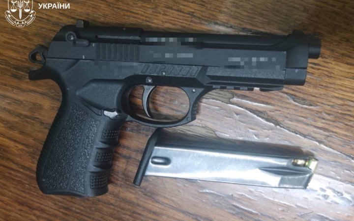 У Харкові затримали чоловіка, який стріляв із стартового пістолета у метро