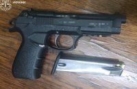 У Харкові затримали чоловіка, який стріляв із стартового пістолета у метро
