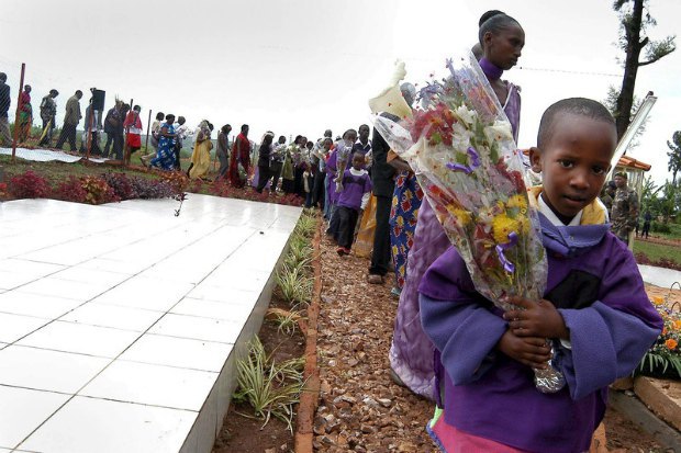 Родственники жертв геноцида в Руанде