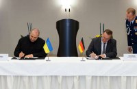 Україна та Німеччина підписали угоду про фінансування виробництва далекобійної зброї (доповнено)