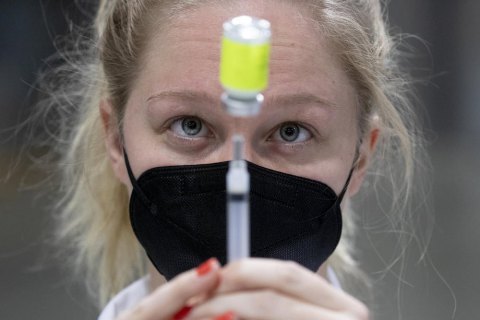 Украина получит около 3 млн доз вакцины Moderna