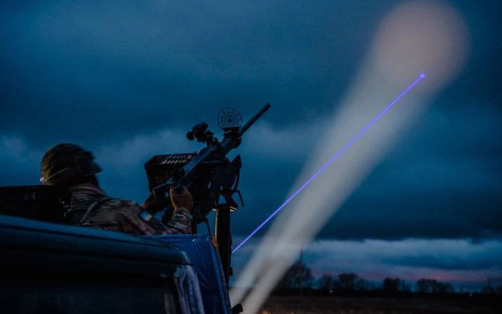 Нацбанк заявив про загоряння на даху одного з його корпусів внаслідок падіння уламків ворожих дронів у Києві