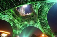В Париже конфисковали 270 тонн китайских сувениров Эйфелевой башни