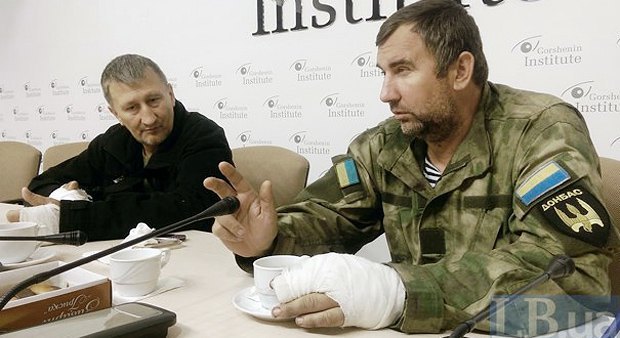 Бойцы батальйона Донбасс Дед и Сенсей (слева)