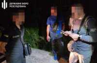 ДБР: викрили рятувальника і екслісника, які за $19000 намагалися переправити чоловіка у Румунію