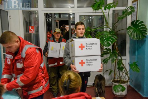Червоний Хрест направив жителям ОРДЛО понад 100 тонн продуктів і будматеріалів