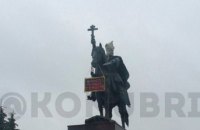 У російському Орлі вдягнули мішок на голову пам'ятника Івану Грозному