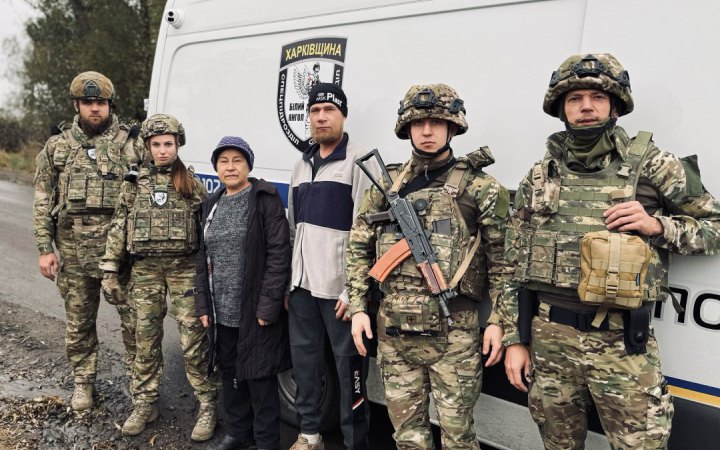 Поліцейські евакуювали матір і сина з-під обстрілів на Харківщині