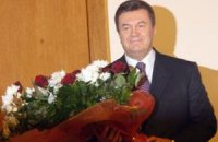 ​Янукович поздравил женщин с 8 марта