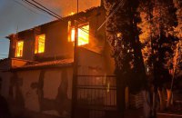 РФ уночі атакувала підприємство у Чернігові, виникла пожежа