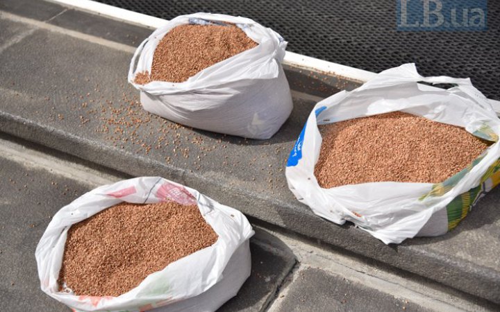 Щоб подолати дефіцит гречки, Україна отримала від Канади 140 тонн насіння