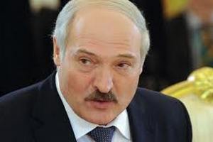 Лукашенко наградил орденами Почета российских офицеров