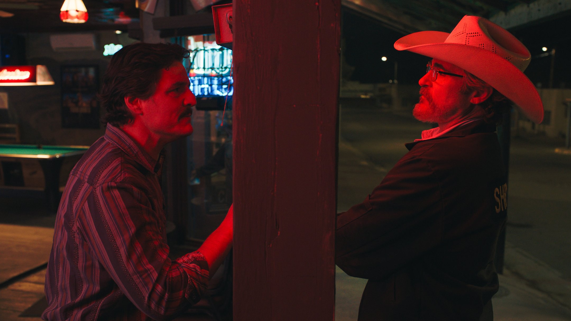 Кадр з фільму 'Еддінгтон'. 