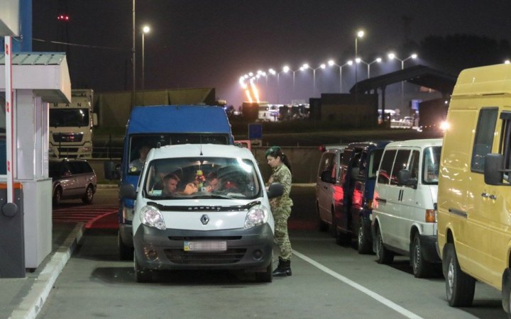 На пункті пропуску “Рава-Руська” може уповільнитись рух транспорту через ремонт дороги