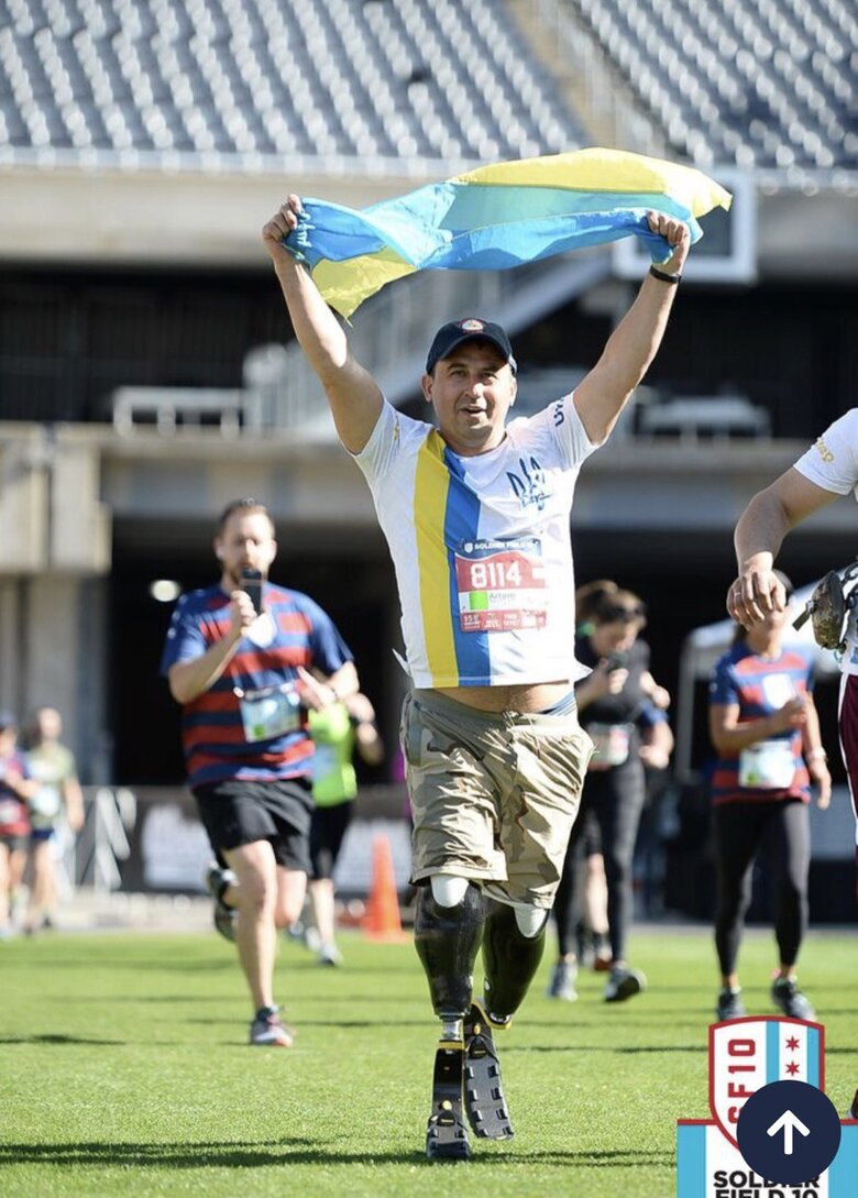 Артем Мороз бере участь у марафоні.