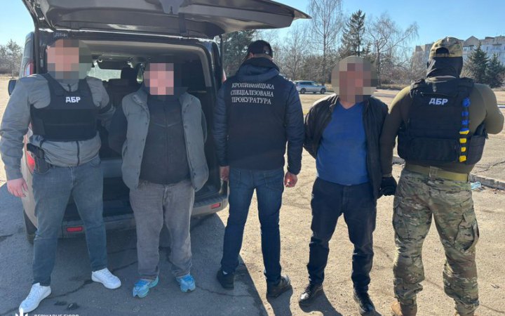 На Кіровоградщині військового та ексдепутата підозрюють в організації схеми для ухилянтів