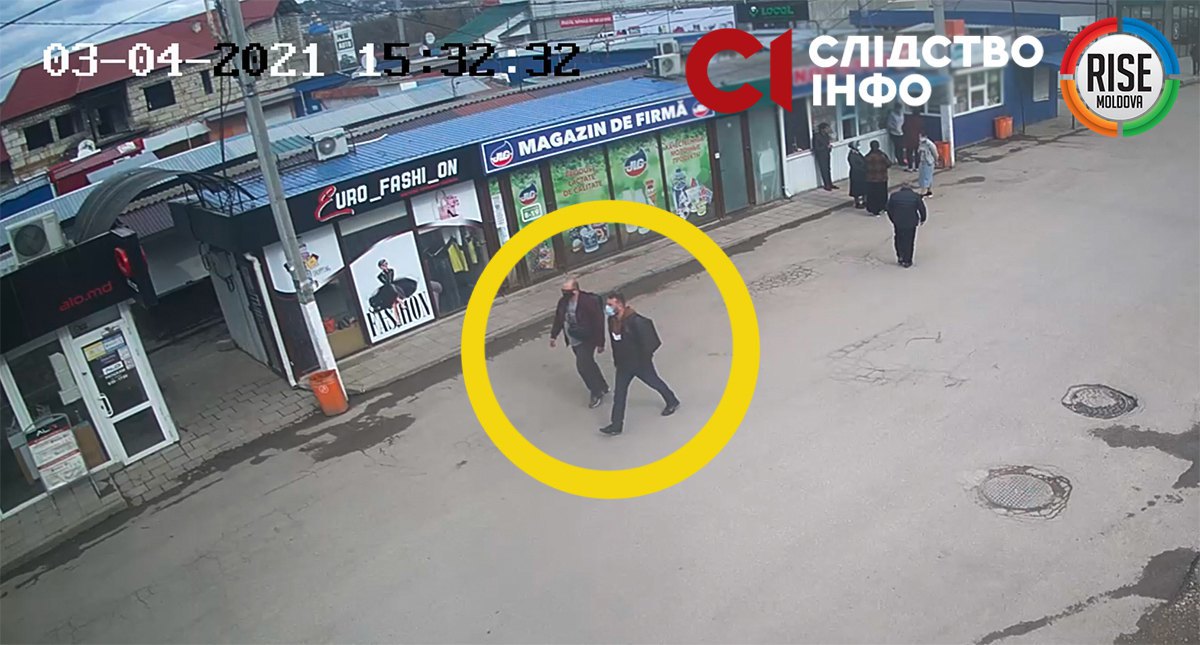 Скріншот з відео з прикордонного пункту пропуску, де люди, схожі на Юрія та Едуарда пішки залишили територію Молдови
