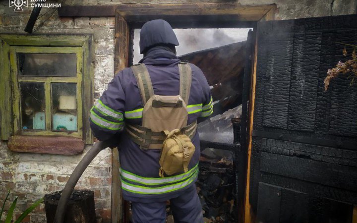 На Сумщині рятувальники ліквідували 4 пожежі, що виникли після ворожих  ударів