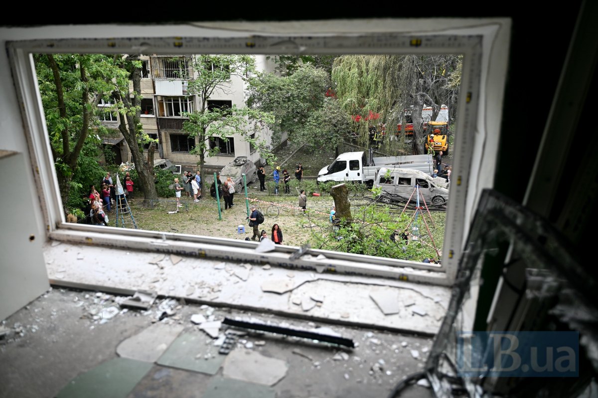 Сходова клітка пошкодженого будинку