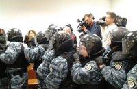 Милиция получила приказ не пускать депутатов в суд по делу Щербаня