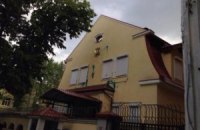 В Харькове российское консульство забросали зеленкой
