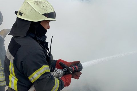 В Киеве горел коллектор теплотрассы, мужчина получил ожоги