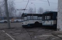 Уночі росіяни обстріляли тролейбусне депо в Херсоні: пошкоджено 19 тролейбусів