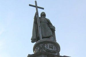 Памятник Владимиру Великому в Киеве может сползти в Днепр