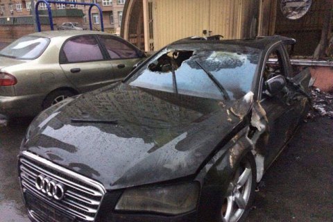 В Киеве сгорело Audi, на котором возили экс-министра Пивоварского