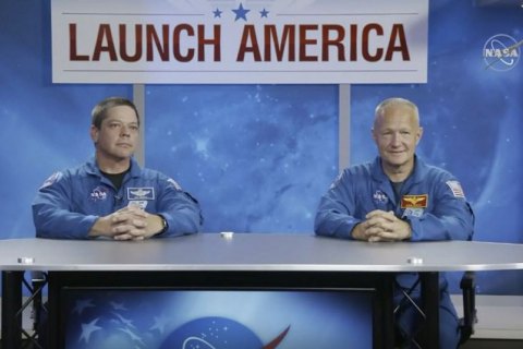 SpaceX отправляет астронавтов в космос (прямая трансляция)