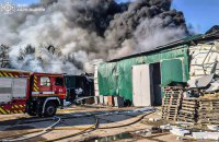 ​На Харківщині рятувальники ліквідували пожежу на підприємстві після атаки російських дронів
