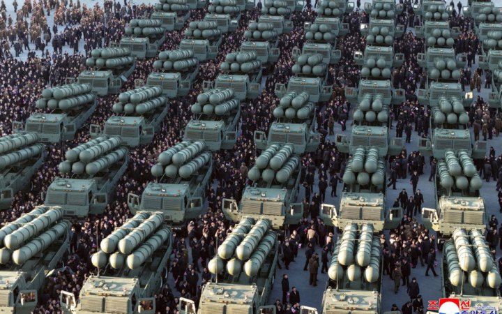 Північна Корея представила ракетні пускові установки, здатні нести ядерну зброю