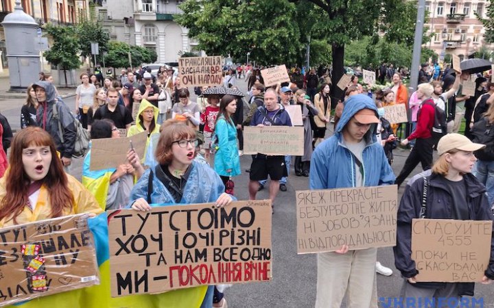 У Києві та інших містах почалися мітинги за відновлення незалежності НАБУ і САП